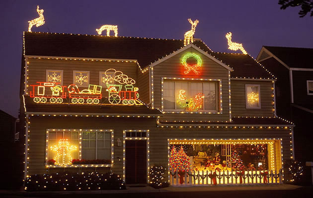 17-ideias-para-decorar-a-porta-e-a-fachada-de-casa-para-o-natal