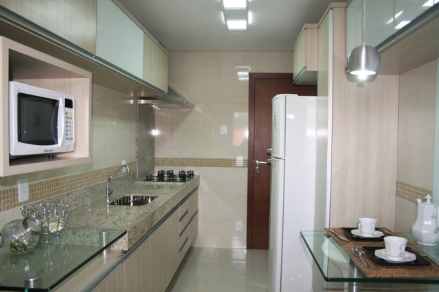 Cozinha projetada por Cássia Amui.