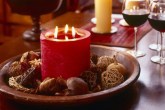22-ideias-para-decorar-a-sua-mesa-de-natal-com-velas