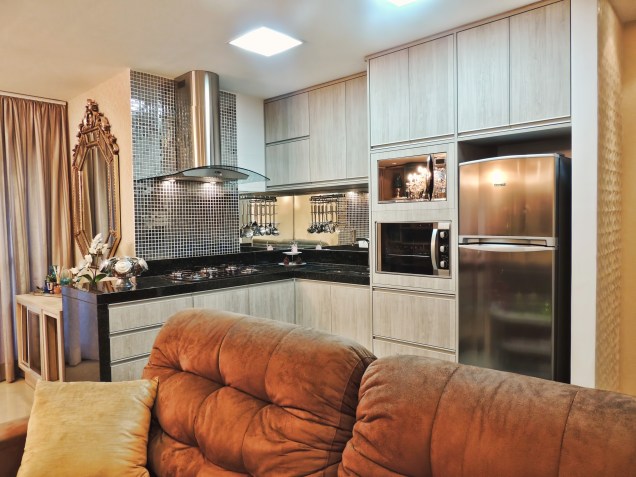 Cozinha americana de um apartamento, de 70 m². Projeto de Only Design de Interiores.