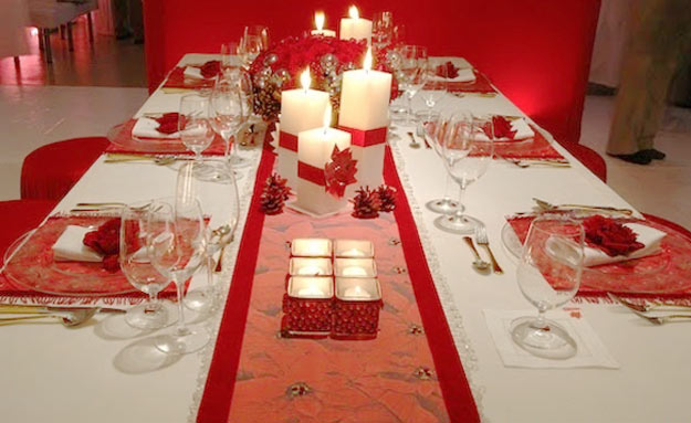 Decoração de natal; mesa de natal decorada; vela de natal; decoração de natal simples