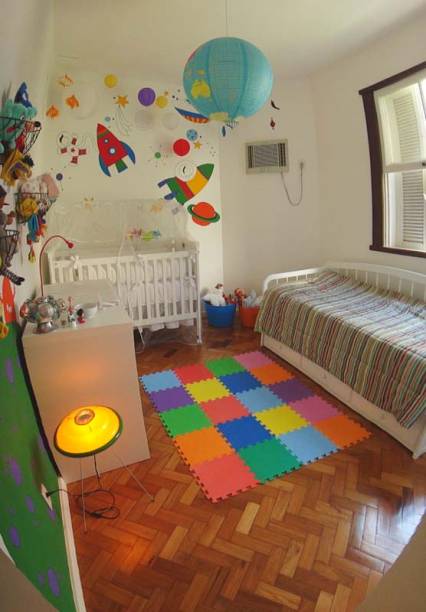 Quarto de bebê de um apartamento no Rio de Janeiro. Projetado por Lulu Andrade.