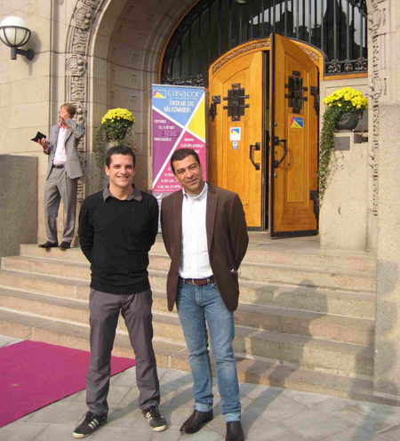 Na porta da Casa Cor Suécia, Pedro Ariel Santana, redator-chefe da revista C...