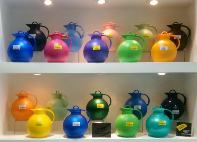 Garrafas térmicas-bolinhas em uma porção de cores. Da marca Alfi, são importadas pela Imeltron.