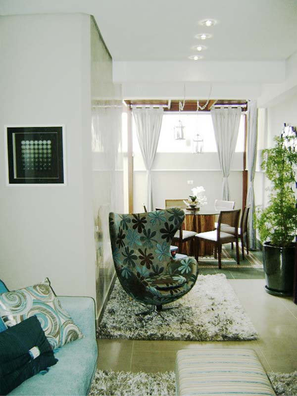 Sala de estar de um apartamento de 67 m². Projetado por Liane Martins.