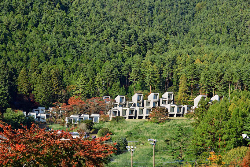 3-arquitetos-japoneses-criam-resort-com-cabanas-bem-na-frente-do-monte-fuji