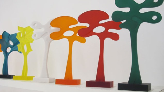 Objetos de decoração, “Árvores”, feitos em resina. Saem por R$ 400 no Ateliê Francisco Junqueira