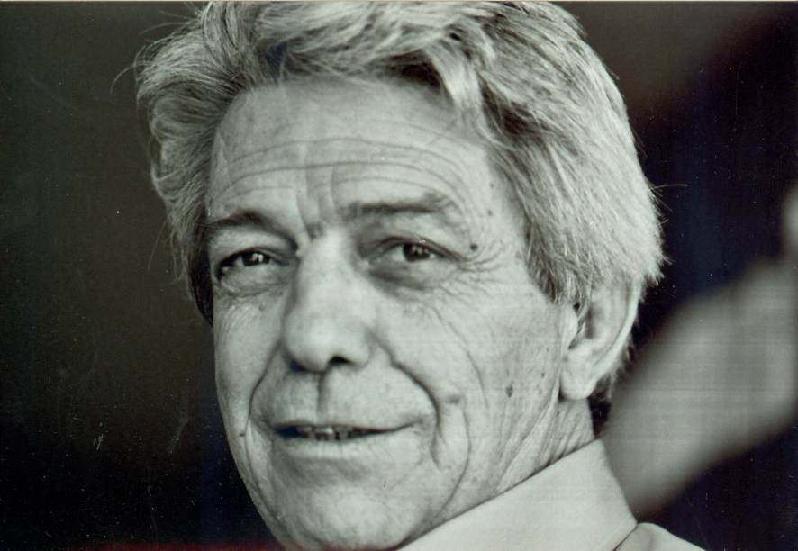 João Batista Vilanova Artigas (1915 – 1985). Conhecido com um dos principais nomes da arquitetura de São Paulo, foi o responsável por construções domo o Edifício Louveira (em Higienópolis, São Paulo), o Estádio Morumbi e o edifício-sede da FAU-USP na Cidade Universitária da USP/SP.