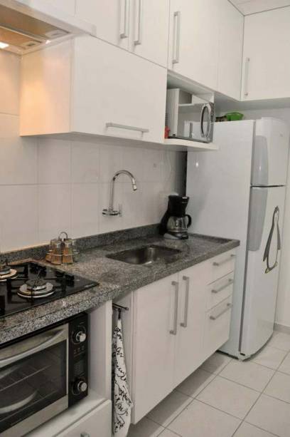 Cozinha de um apartamento de 68 m², projetado por Jacqueline Fumagalli.