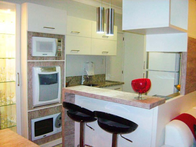 Cozinha americana de um apartamento, de 71 m², em Santa Catarina. Projeto de Vanessa Galina Grosbelli.