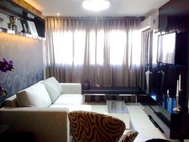 Sala de estar de um apartamento, de 45 m², em Maceió. Projeto de Apratto e Cabral Arquitetura.