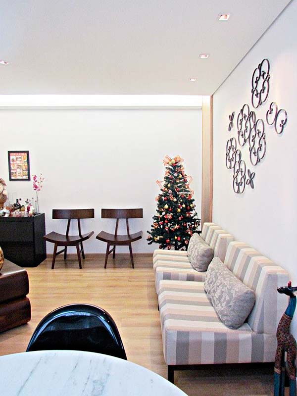 Sala de estar de um apartamento em Belo Horizonte, projetado por Clarice Andrade, da Projettar Design de Ambientes.