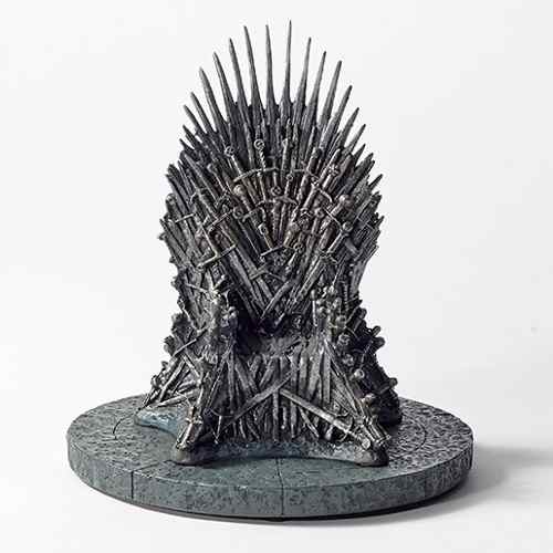 A réplica do Trono De Ferro 7 Game Of Thrones Iron Throne custa R$ 129,99 no Mercado Livre.