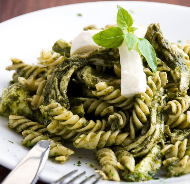 abre-salada-frango-ao-pesto