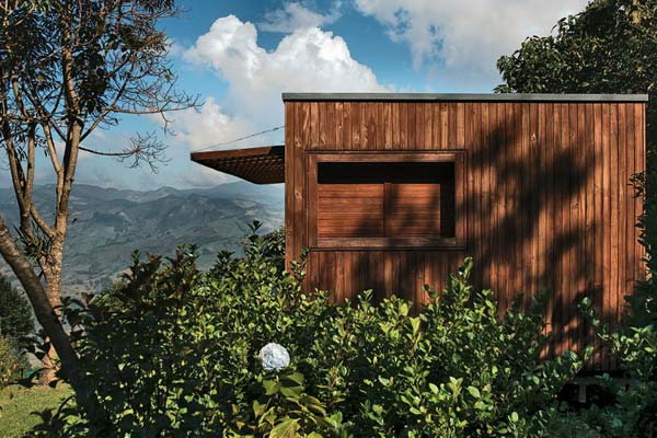 A inclina&ccedil;&atilde;o do forro acompanha a da cobertura (que n&atilde;o se v&ecirc; de fora dev...