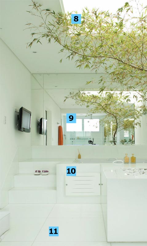 8. A claraboia traz muita luz natural, tornando o espaço mais agradá...
