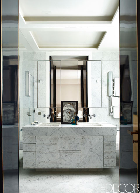 apartamento-com-preto-e-branco-e-parede-de-espelhos-paris-Simon Upton