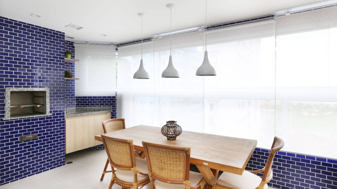 apartamento-de-70-m2-ganha-espaco-ao-trocar-paredes-por-moveis-multiuso (12)