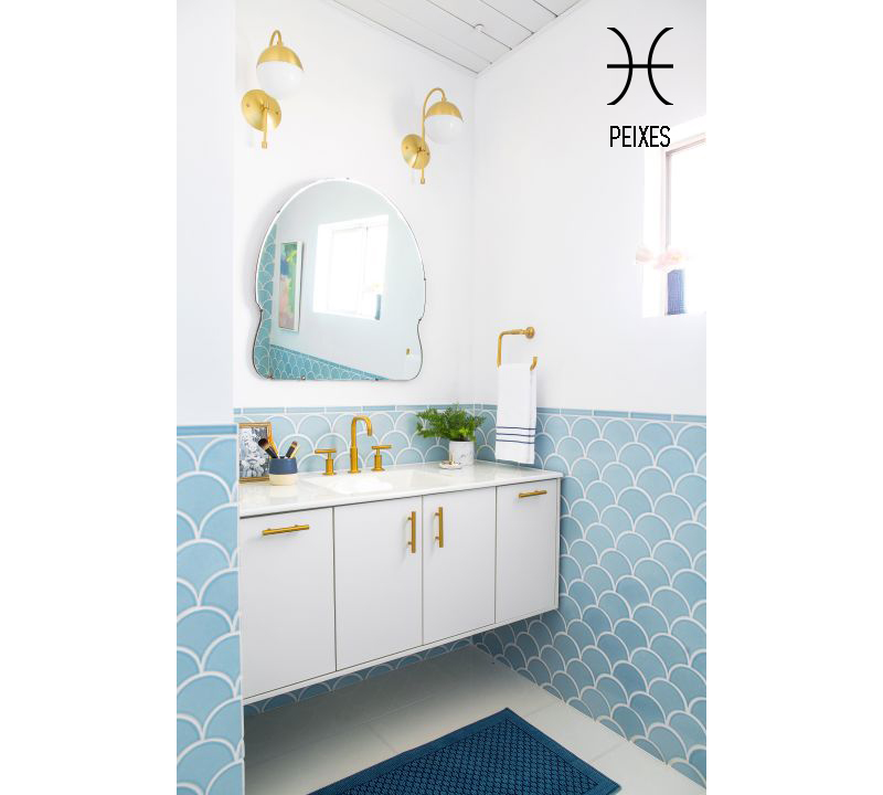 banheiro-depeixes-meia-parede-em-escamas-azuis-Jessica Isaac