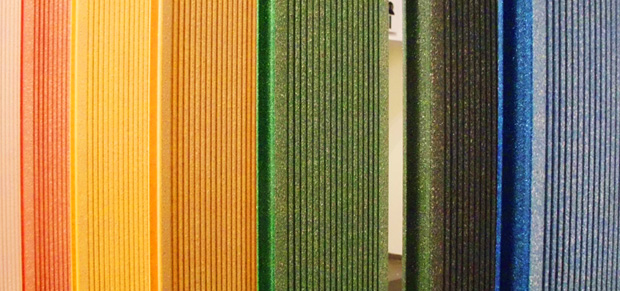 BAU-2013-portas-coloridas,-portões-automáticos-e-madeiras-plásticas-em-evidencia