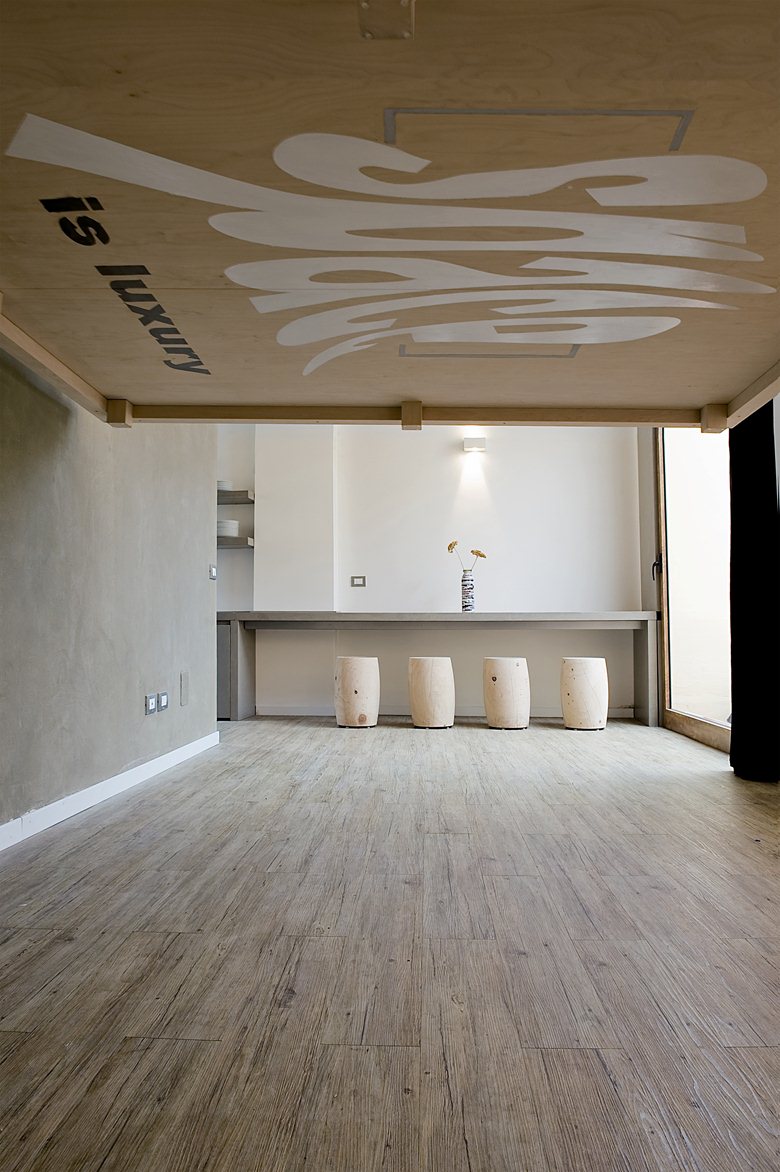 01-cama-suspensa-espa&ccedil;o-&eacute;-luxo-renato-arrigo