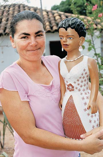 A tradição das bonecas de barro do Vale do Jequitinhonha começou nos anos ...