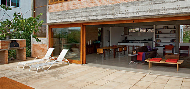 casa-em-condominio-sala-piscina