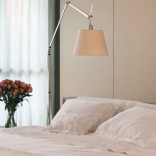 T&atilde;o calma quanto o cen&aacute;rio, a arruma&ccedil;&atilde;o da cama se valeu apenas de pe&ccedil;as...