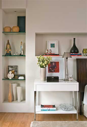 Santos, livros e adere&ccedil;os.