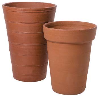 Os vasos de barro s&atilde;o da Vida Verde Flores: 40 reais (54 cm de altura e 39 c...