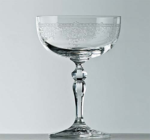 Taça de cristal Saint-Louis com 8 x 17 cm. Ideal para espumante doce, ela custa 440 reais, a unidade, na Ana Luísa Wawelberg.