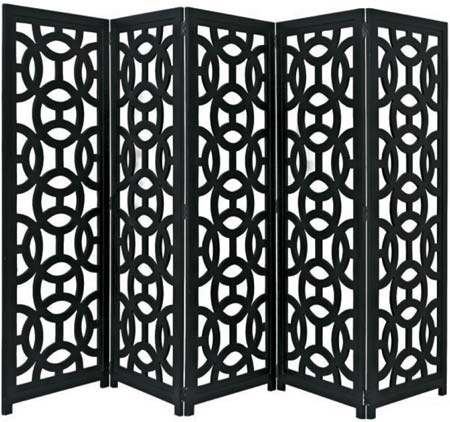 Feito de madeira, o biombo da Collectanea (3,20 x 1,85 m*) sai por 13 mil rea...