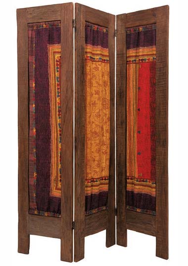 A pe&ccedil;a de madeira de demoli&ccedil;&atilde;o tem tecido italiano pintado a m&atilde;o (1,20 x ...