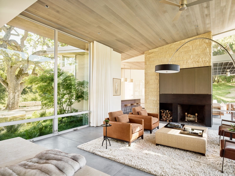 casa-californiana-living-teto-de-cedro