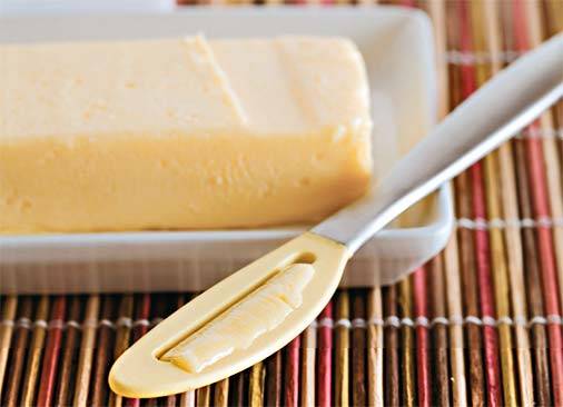 Nem grossa nem fina demais. Com a esp&aacute;tula da marca Cuisipro, a camada de manteiga ou margarina sai na medida certa para passar no p&atilde;o e na torrada. As l&acirc;minas de a&ccedil;o e silicone garantem um corte deslizante e o cabo de inox facilita o manuseio. Na Oren (11 3062-8669), por R$ 29.