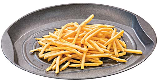 Ninguém gosta de batata frita murcha, certo? Para garantir a qualidade desse e de outros alimentos pré-fritos congelados, use a forma Light (39 x 34 cm). Em forno preaquecido, a peça deixa a comida crocante e sequinha. Sai por R$ 90, na Tutto per La Casa (21 2267-4942).