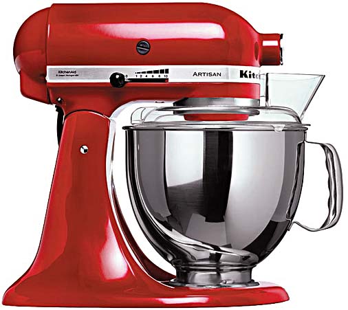 A batedeira Stand Mixer, da KitchenAid (SAC 0800-7221759), um clássico do design, tem corpo de metal e tigela de aço inox de 4,83 litros. Com dez velocidades e movimento planetário, proporciona uma mistura homogênea para qualquer ingrediente. Vem com protetor de respingos e três batedores (massa, pão e claras). Custa R$ 1 490 (325 watts).