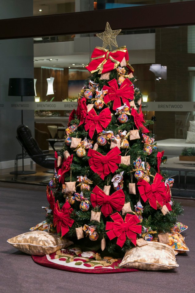 40 árvores de Natal decoradas por arquitetos e designers consagrados | 40 árvores de Natal decoradas por arquitetos e designers consagrados |
