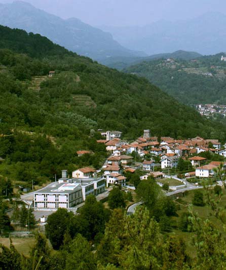 Vale Valchiusella, região italiana do Piemonte, a 40 km de Turim. Este é o ...