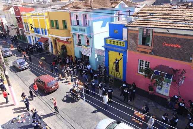 Projeto Tudo de Cor para S&atilde;o Paulo. Bairro do Bixiga tem parte de suas facha...