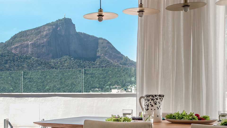 home-nova-dois-apes-cariocas-viram-uma-cobertura-com-direito-a-ofuro-e-chuveirao