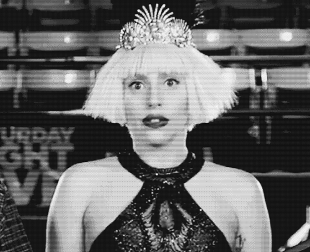 lady-gaga-estante-de-barbra-streisand-e-tao-organizada-que-brilha-mais-que-a-lady-gaga
