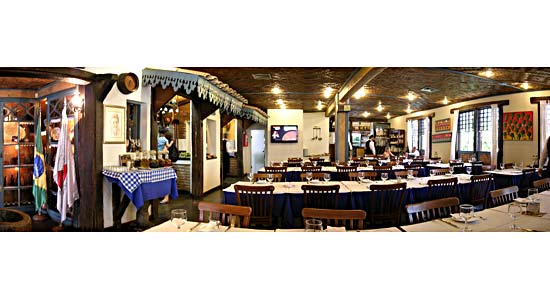 Vista do restaurante Dona Lucinha em Belo Horizonte. Inaugurada em 1990, a ca...