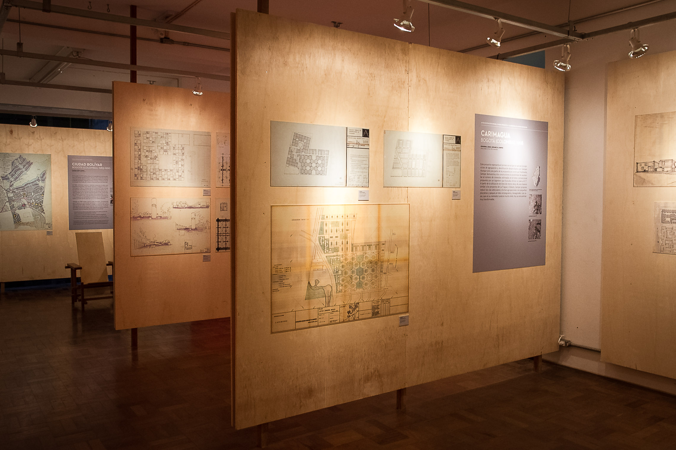 Exposição “Casa+casa+casa=¿ciudad? Germán Samper – Uma pesquisa sobre habitação”.