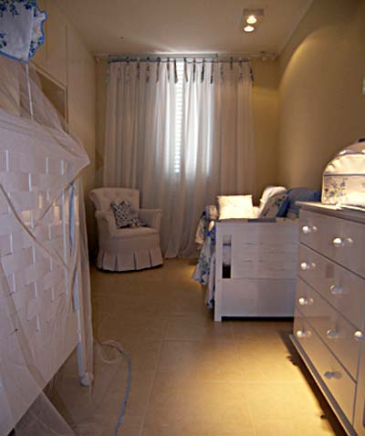 Organização e amplitude marcam quarto do Bebê, projetado pelo designer de interiores Joel Caetano Paes.