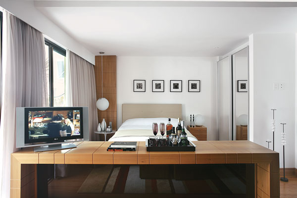 Pilar: com MDF e folhas de peroba-do-campoPortas: de cor...