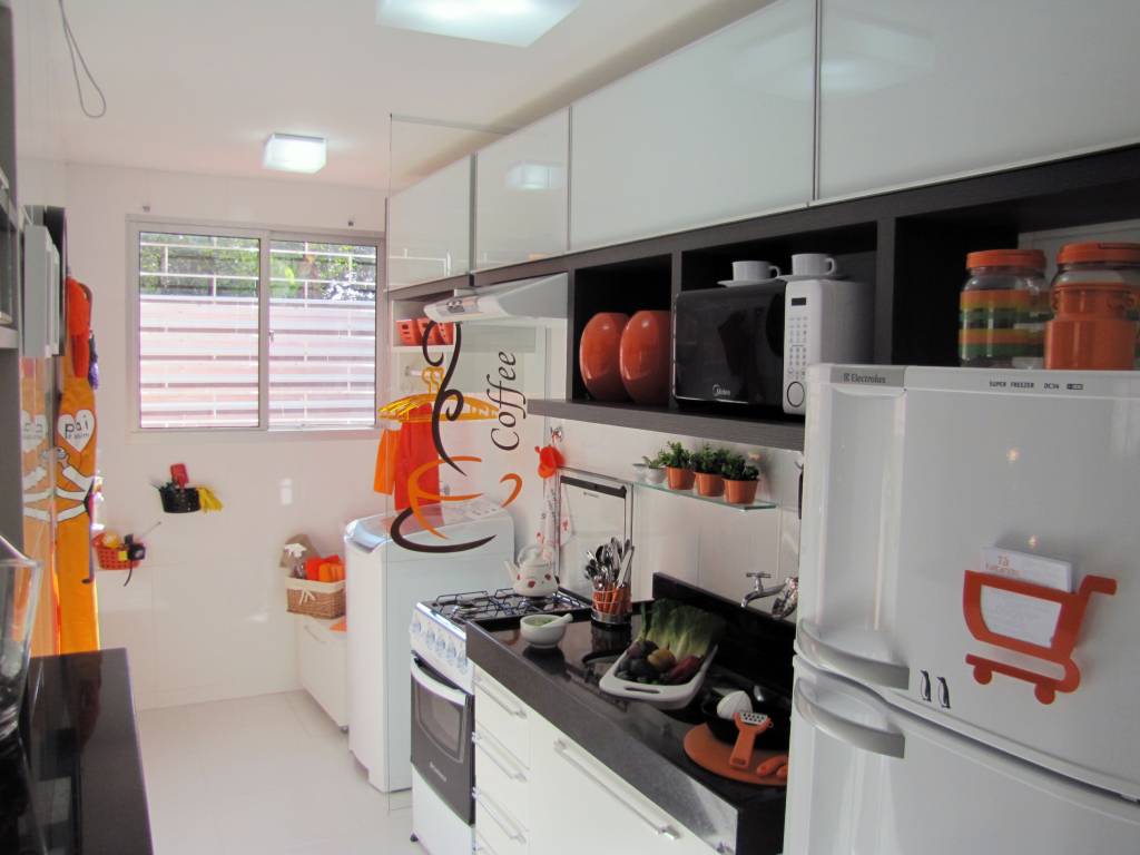 cozinha-corredor-com-lavanderia-estudio-campetti