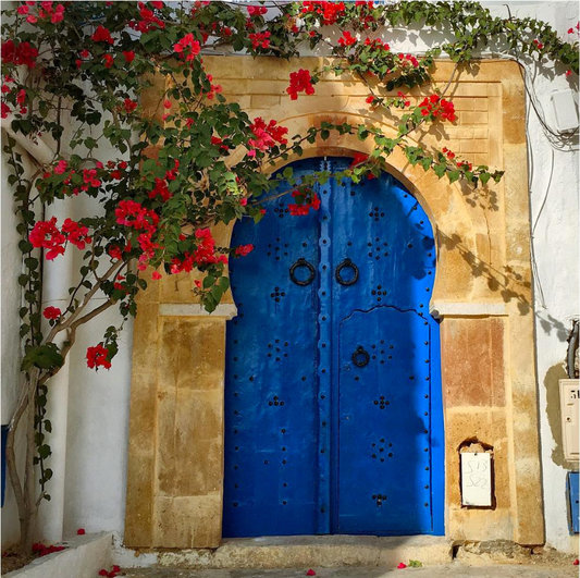 porta-azul-formato-de-fechadura-na-tunisia