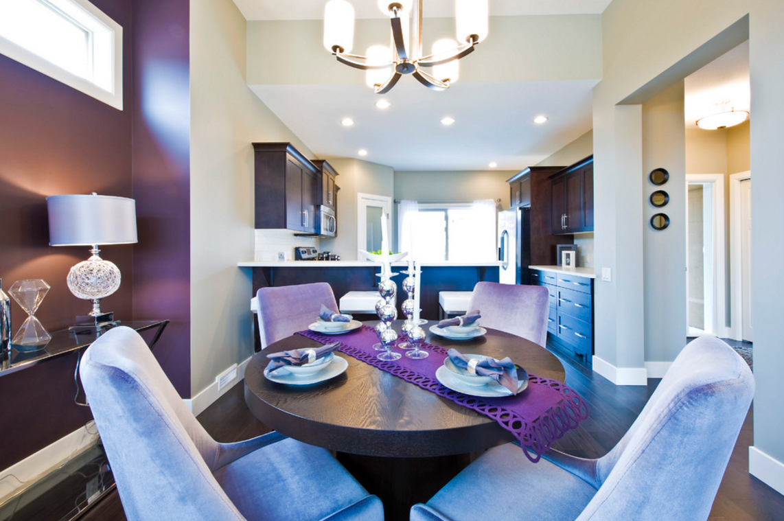 sala-de-jantar-roxa-Sticks and Stones Design Group Inc
