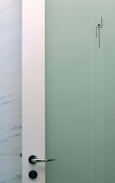 Siza personalizou at&eacute; mesmo as imagens que demarcam os banheiros masculino ...